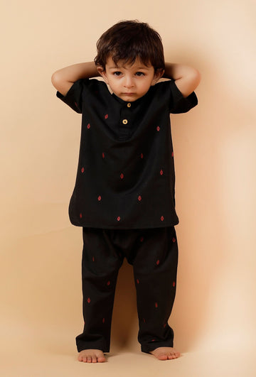 Set Of 2: Black Woven Buti Kurta With Black Woven Buti Pant